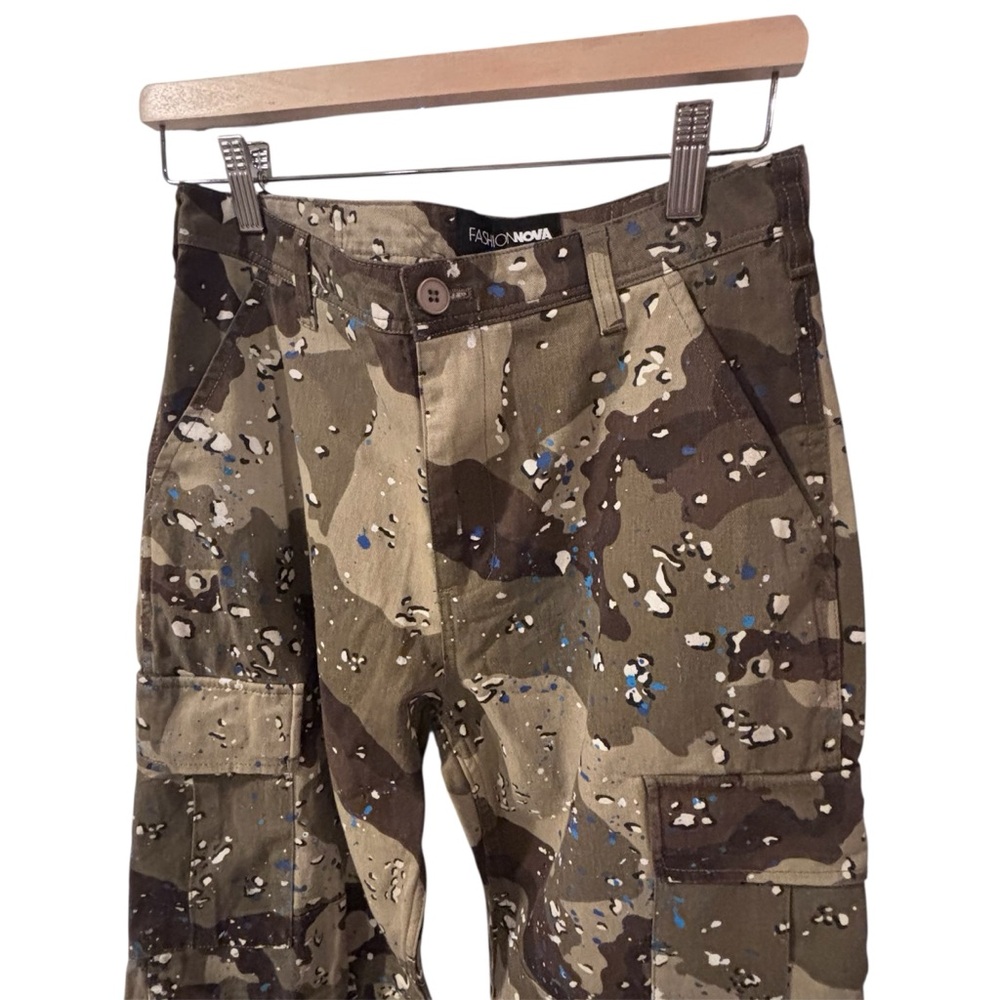 Fashion Nova Women’s Camo Paint Splatter Cargo Pants Utility Streetwear Flare XS - Picture 9 of 13
